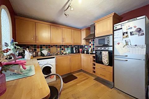 2 bedroom flat for sale, Marks Court, Southend On - Sea SS1