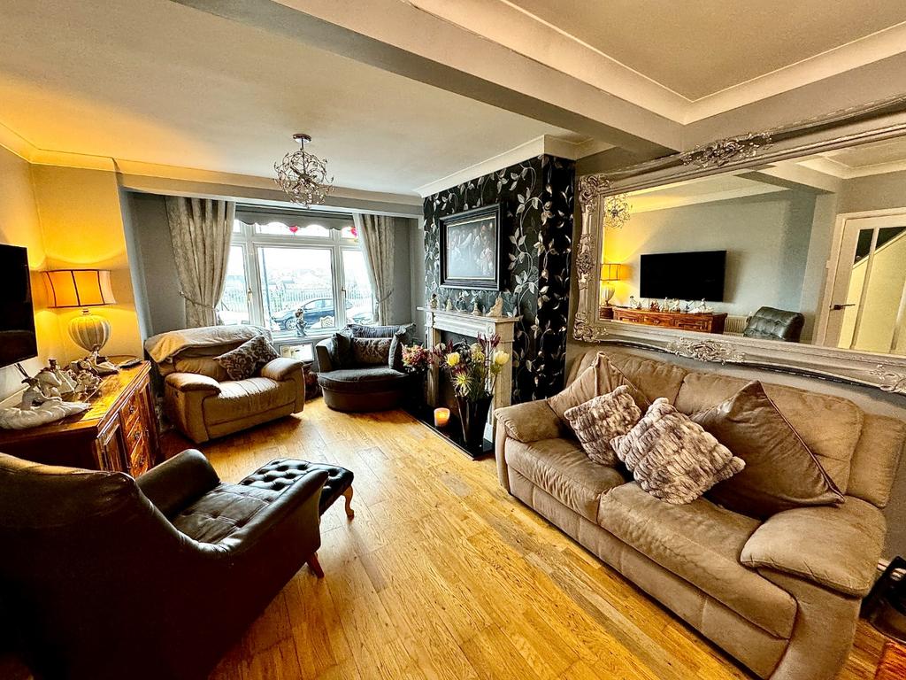 Swingate Lane, Plumstead, London, SE18 2JB 3 bed semidetached house