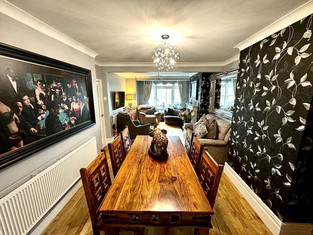 Swingate Lane, Plumstead, London, SE18 2JB 3 bed semidetached house
