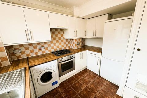 2 bedroom flat to rent, Fleetwood Close, Croydon