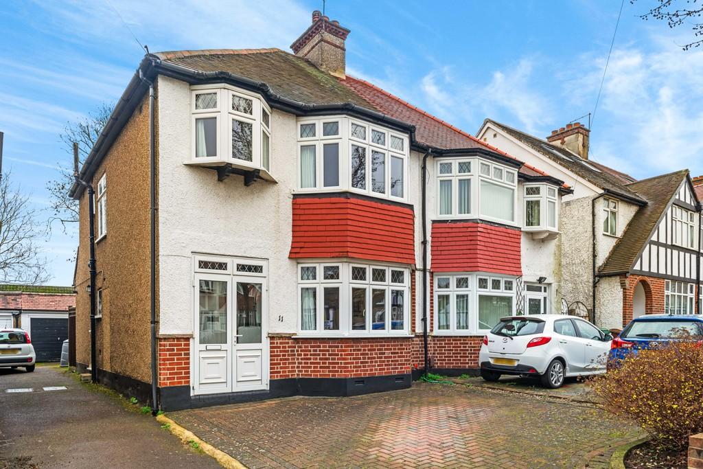 Derek Avenue, Wallington 3 bed semidetached house for sale £615,000