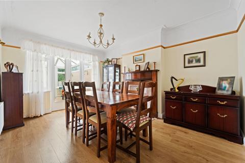 11 Derek Avenue, Wallington, SM6 7LA