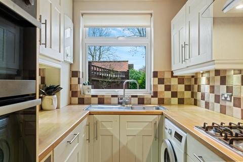 11 Derek Avenue, Wallington, SM6 7LA