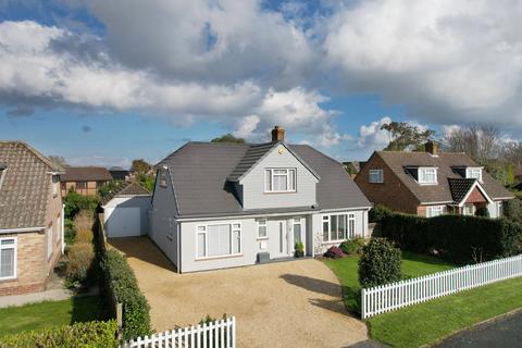 23 Bitterne Way, Lymington, SO41 3PA