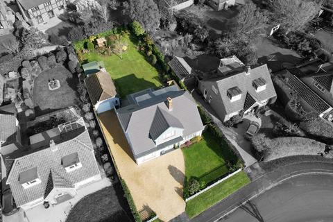 23 Bitterne Way, Lymington, SO41 3PA