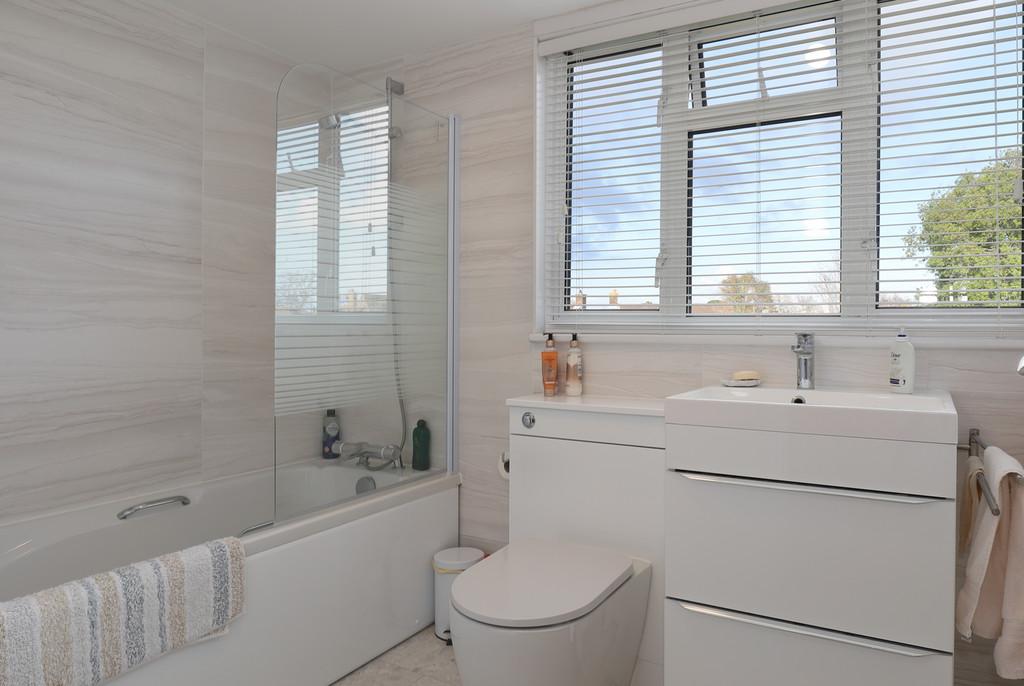 23 BW Bathroom 2