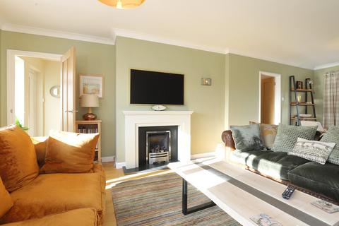 23 Bitterne Way, Lymington, SO41 3PA