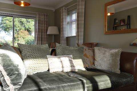 23 Bitterne Way, Lymington, SO41 3PA