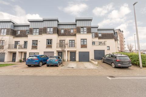 16 Kingsburgh Crescent, Edinburgh, EH5 1JF