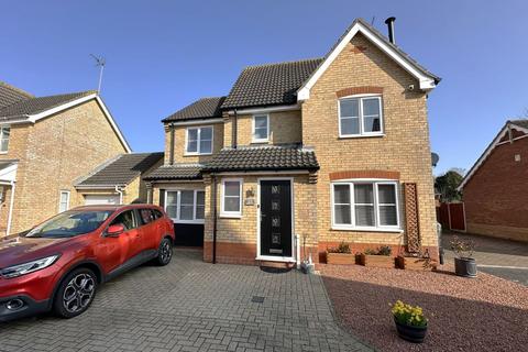 4 bedroom detached house for sale, Quinnell Way, Lowestoft, NR32