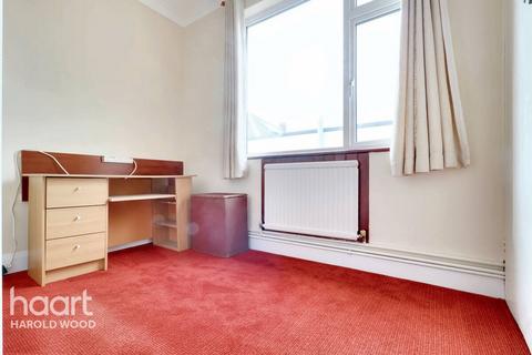 69 Shepherds Hill, Romford, RM3 0NP