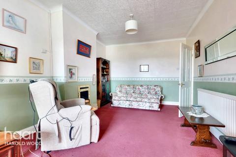 69 Shepherds Hill, Romford, RM3 0NP