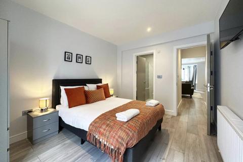 2 bedroom flat to rent, Gloucester Terrace, W2 London