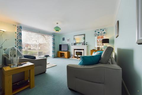 2 Stanway Close, Uttoxeter, ST14 8UZ