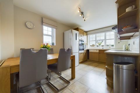 2 Stanway Close, Uttoxeter, ST14 8UZ