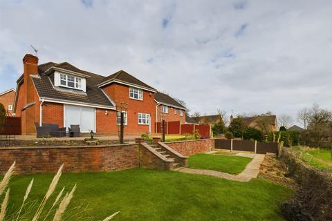 2 Stanway Close, Uttoxeter, ST14 8UZ