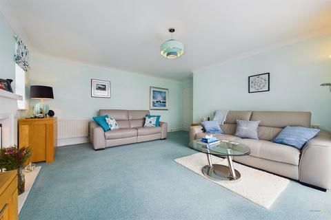 2 Stanway Close, Uttoxeter, ST14 8UZ