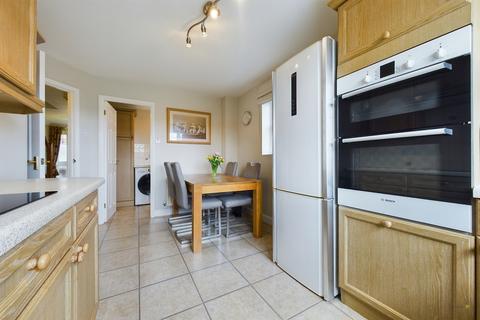2 Stanway Close, Uttoxeter, ST14 8UZ