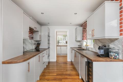 7 Monarch Way, Winchester, SO22 5QU