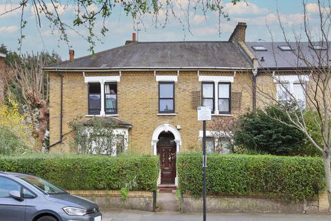 5 bedroom semi-detached house for sale, Queen Elizabeths Walk