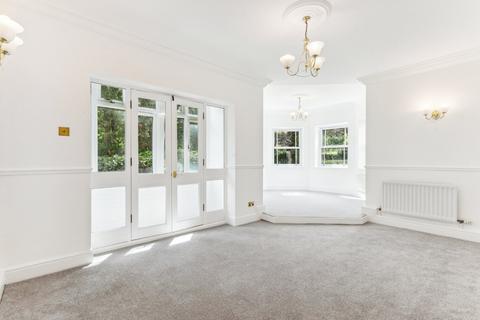 2 bedroom flat for sale, Trinity Church Road, Barnes, London