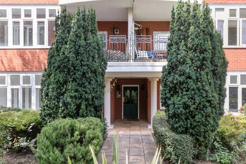 2 bedroom flat for sale, Trinity Church Road, Barnes, London