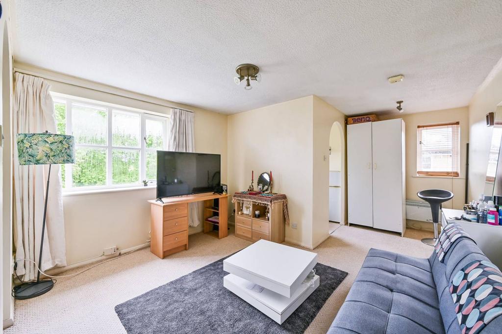 Chipstead Close, Sutton, SM2 1 bed flat to rent £1,350 pcm (£312 pw)
