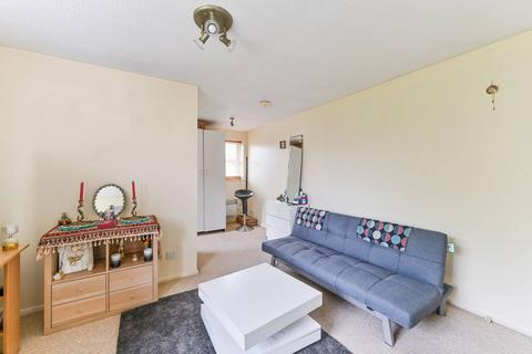 1 bedroom flat to rent, Chipstead Close, Sutton, SM2