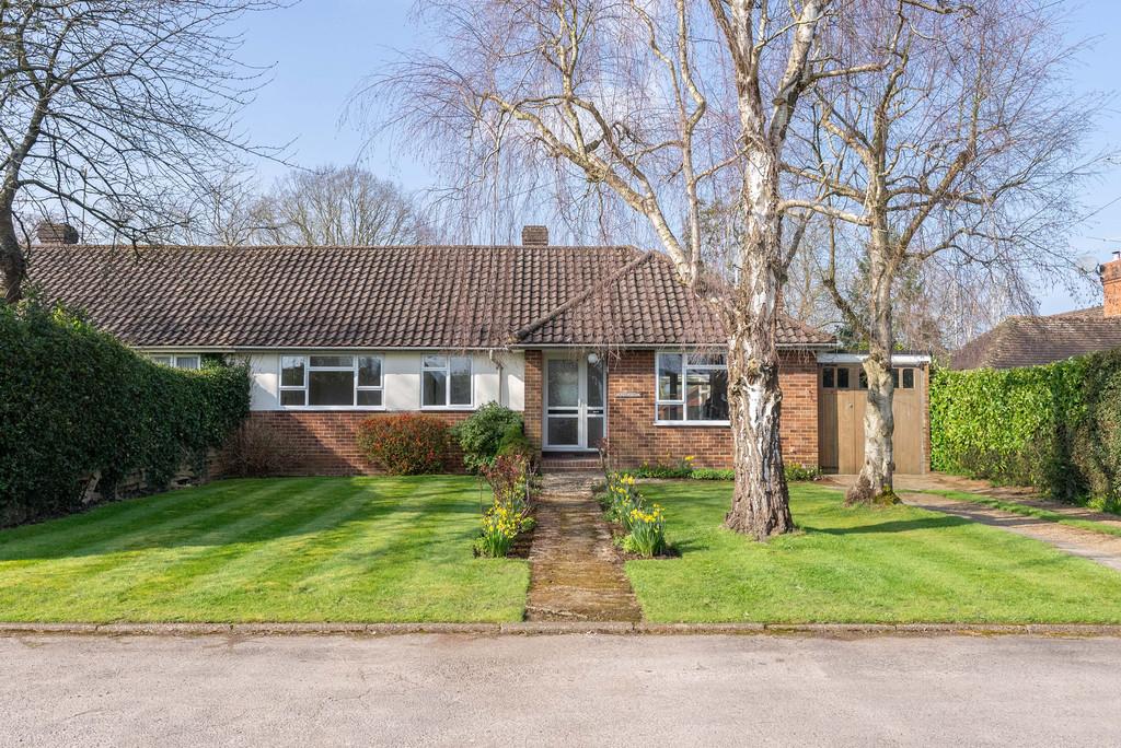 Glenfield Close, Brockham 3 bed semidetached house for sale £650,000