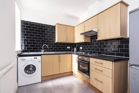 2 bedroom flat to rent - Bethnal Green Road, Bethnal Green, London, E2