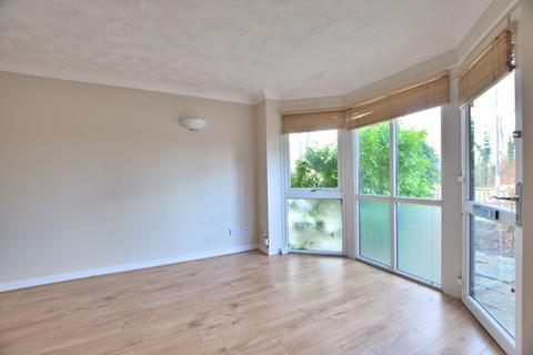 2 bedroom ground floor flat to rent, The Mallards, Cambridge CB5