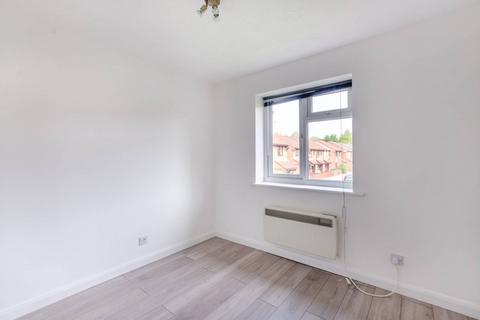 1 bedroom flat to rent, Oakmead Place, Colliers Wood, Mitcham, CR4