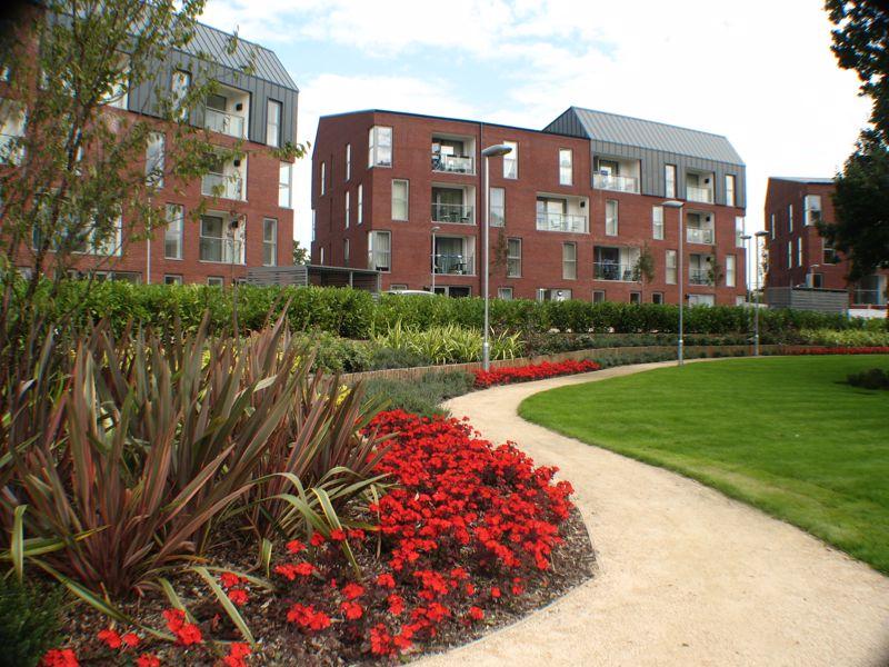 Loch Crescent, Edgware Green... 1 bed flat - £1,499 pcm (£346 pw)