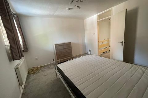 2 bedroom maisonette for sale, Priors Field, Northolt