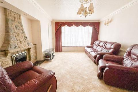 3 bedroom semi-detached house for sale - Cedar Drive, Streetly, Sutton Coldfield, B74 3RL