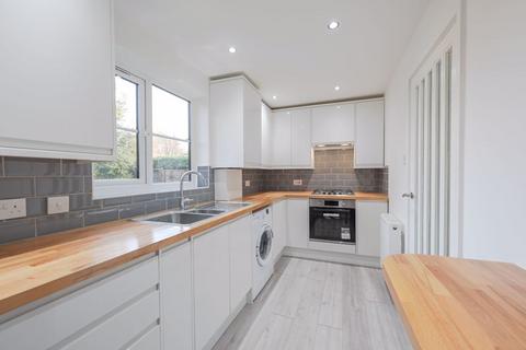 2 bedroom flat to rent, Collingwood Place, Walton-On-Thames