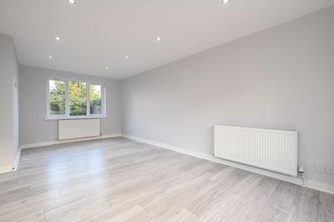 2 bedroom flat to rent, Collingwood Place, Walton-On-Thames