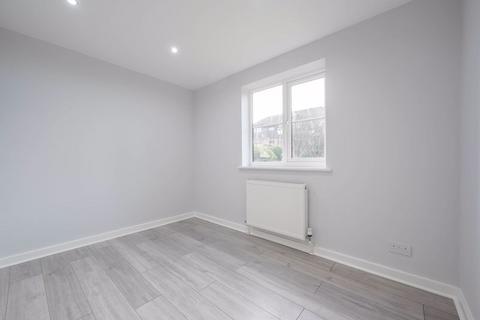 2 bedroom flat to rent, Collingwood Place, Walton-On-Thames