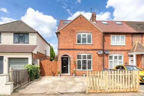 3 bedroom end of terrace house for sale, Carlton Road, Walton-On-Thames