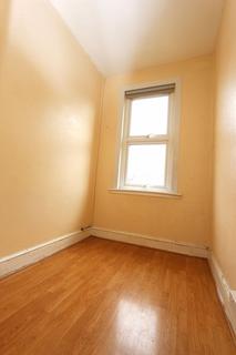 3 bedroom apartment to rent, Gladstone Avenue, Wood Green  N22