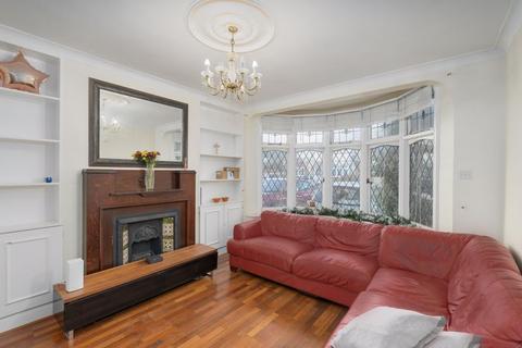 4 bedroom terraced house for sale, Bawdsey Avenue, Newbury Park IG2