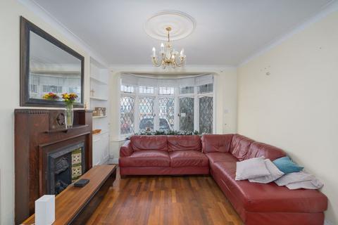4 bedroom terraced house for sale, Bawdsey Avenue, Newbury Park IG2