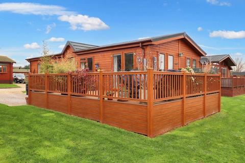 2 bedroom lodge for sale - Thorpe Road, Weeley, CO16