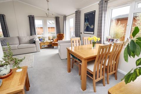 2 bedroom lodge for sale - Thorpe Road, Weeley, CO16