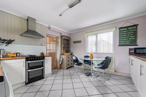 2 bedroom end of terrace house for sale, Arlington Drive, Carshalton