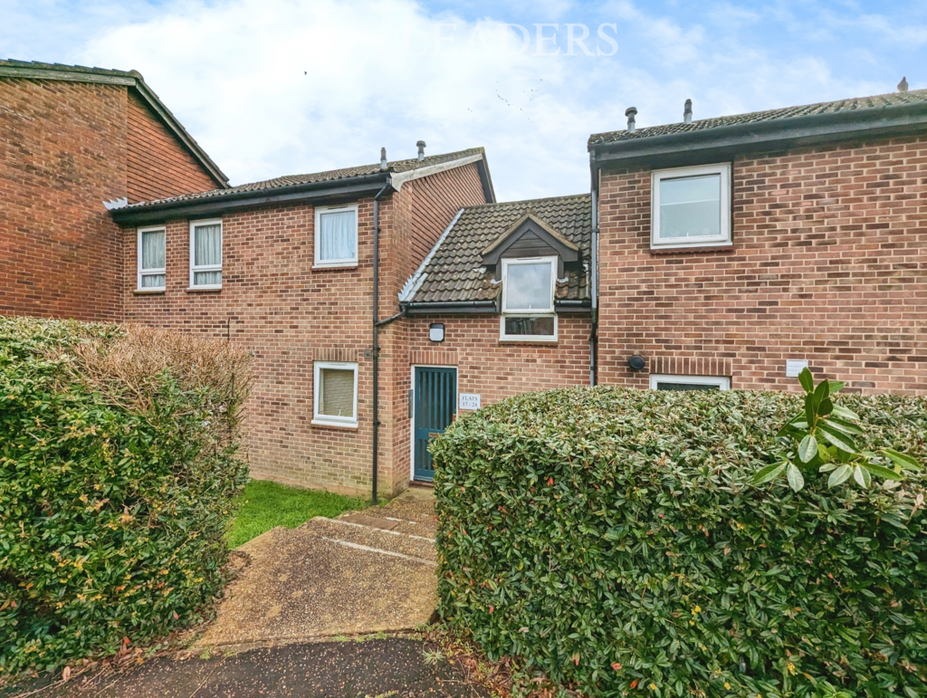 Broadfield, Crawley 1 bed flat to rent £900 pcm (£208 pw)