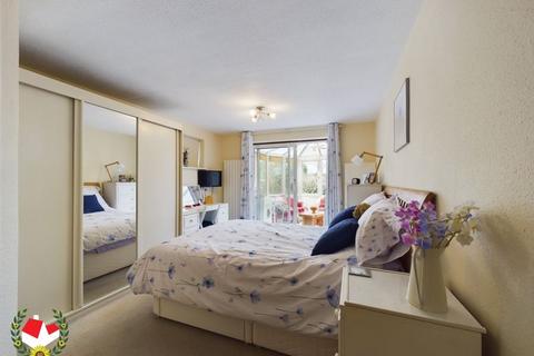 48 Well Cross Road, Gloucester, GL4 6RA