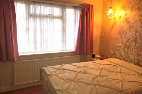 52 Goshawk Gardens, Hayes, UB4 8LB