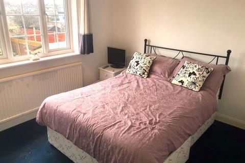 52 Goshawk Gardens, Hayes, UB4 8LB