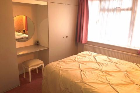 52 Goshawk Gardens, Hayes, UB4 8LB